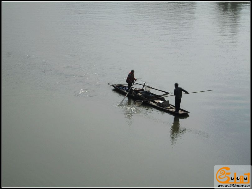 夫妻挡搭，河里电鱼02.jpg