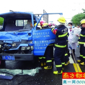 南海：雨后三车相撞，暴雨天车主不要轻心呀