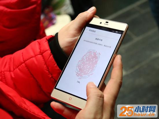 正面背面侧面 你手机的指纹识别长在哪？ 