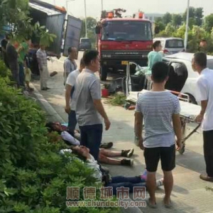 惨烈事故！小车追尾货车1人死亡五人受伤