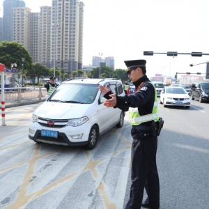 禅城公安出招：免费专车送街坊“行通济”