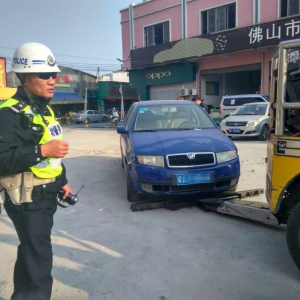 禅城公安严查酒驾、“霸王车”