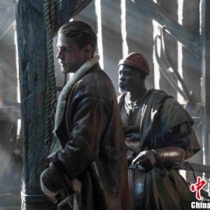 “魔幻摇滚”史诗片《亚瑟王:斗兽争霸》中国点映