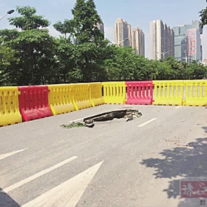 桂城海八路辅道路面破损