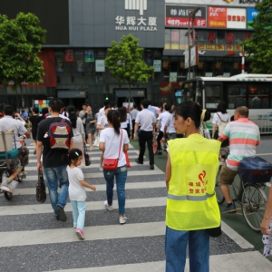 从学校门口到市区要道 “警家校”护畅升级行动