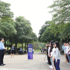 够吸引！大学选修课学自卫术，特警手把手教学！