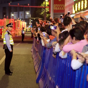 禅城1800警力护航 56万群众叹秋色