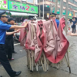 点赞！祖庙城管集中拆除南北大道忠义路乱搭建雨棚