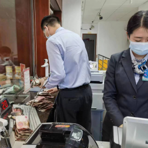 血汗钱遭火烧，农行人挽损失